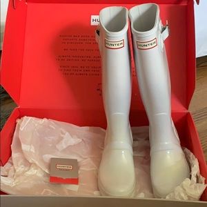 Brand new women’s glossy white Hunter rain boots